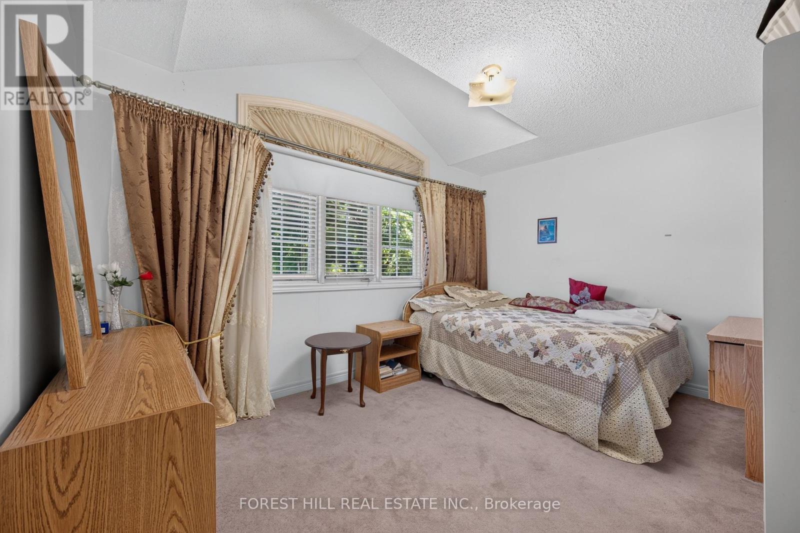 2 LUDFORD DRIVE - 22