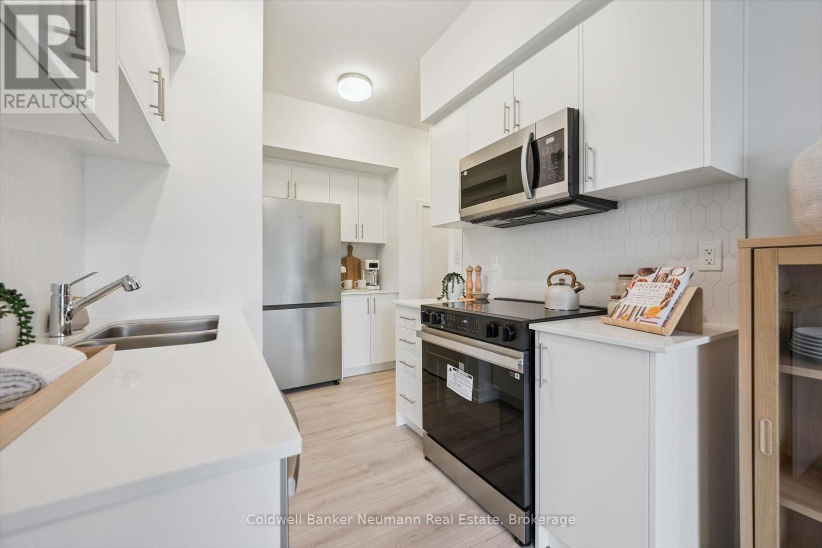 #107 940 ST DAVID STREET N - 4