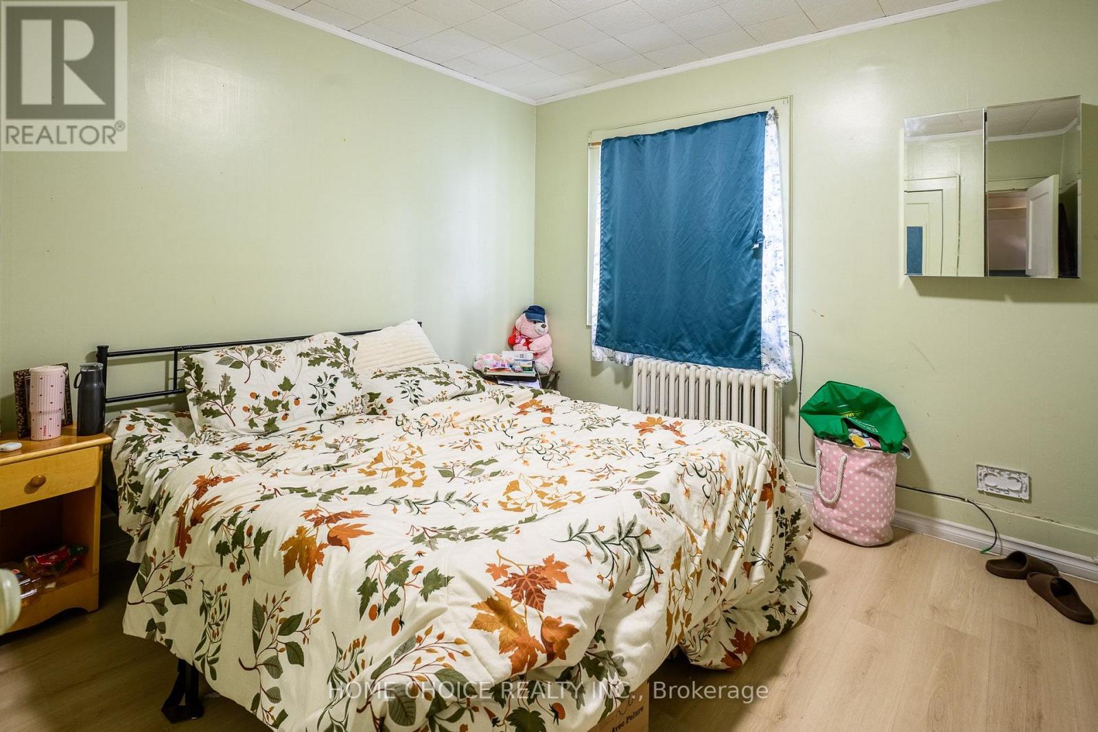 305 MAPLE STREET N - 13