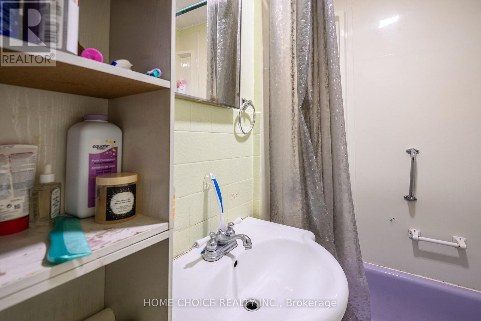 305 MAPLE STREET N - 29