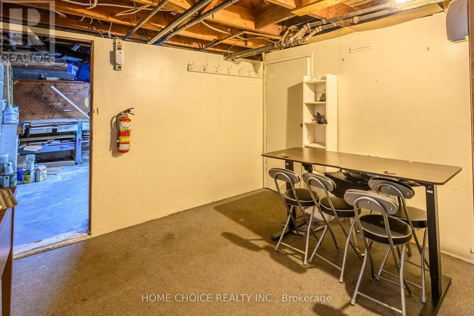 305 MAPLE STREET N - 31