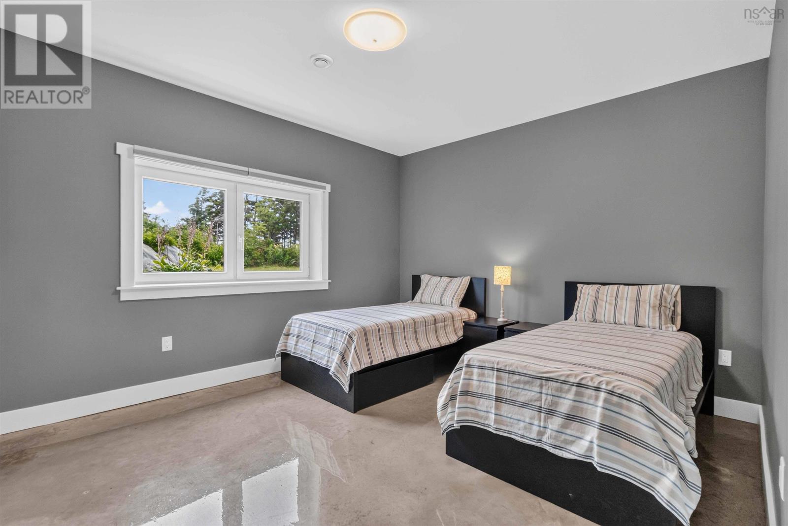 Property 20 of 51 of 170 Edgewater Drive