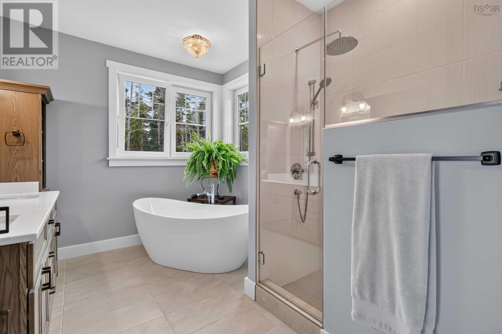 Property 25 of 51 of 170 Edgewater Drive