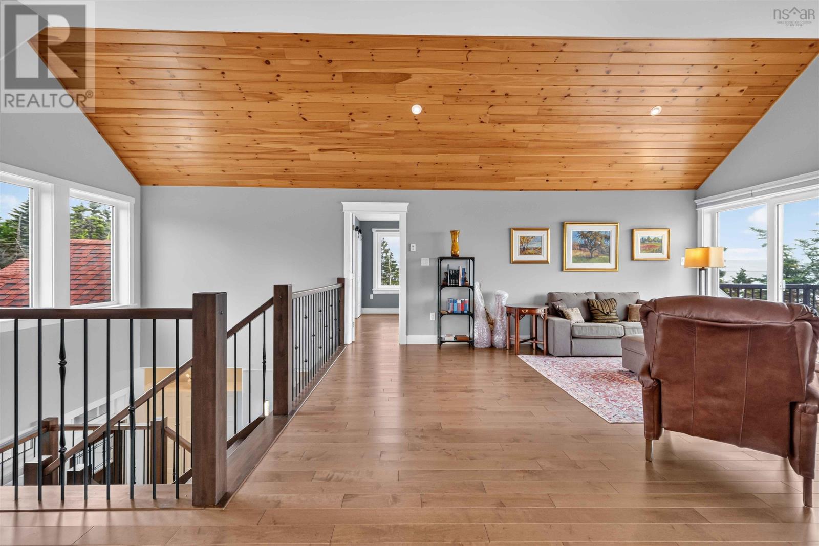 Property 30 of 51 of 170 Edgewater Drive