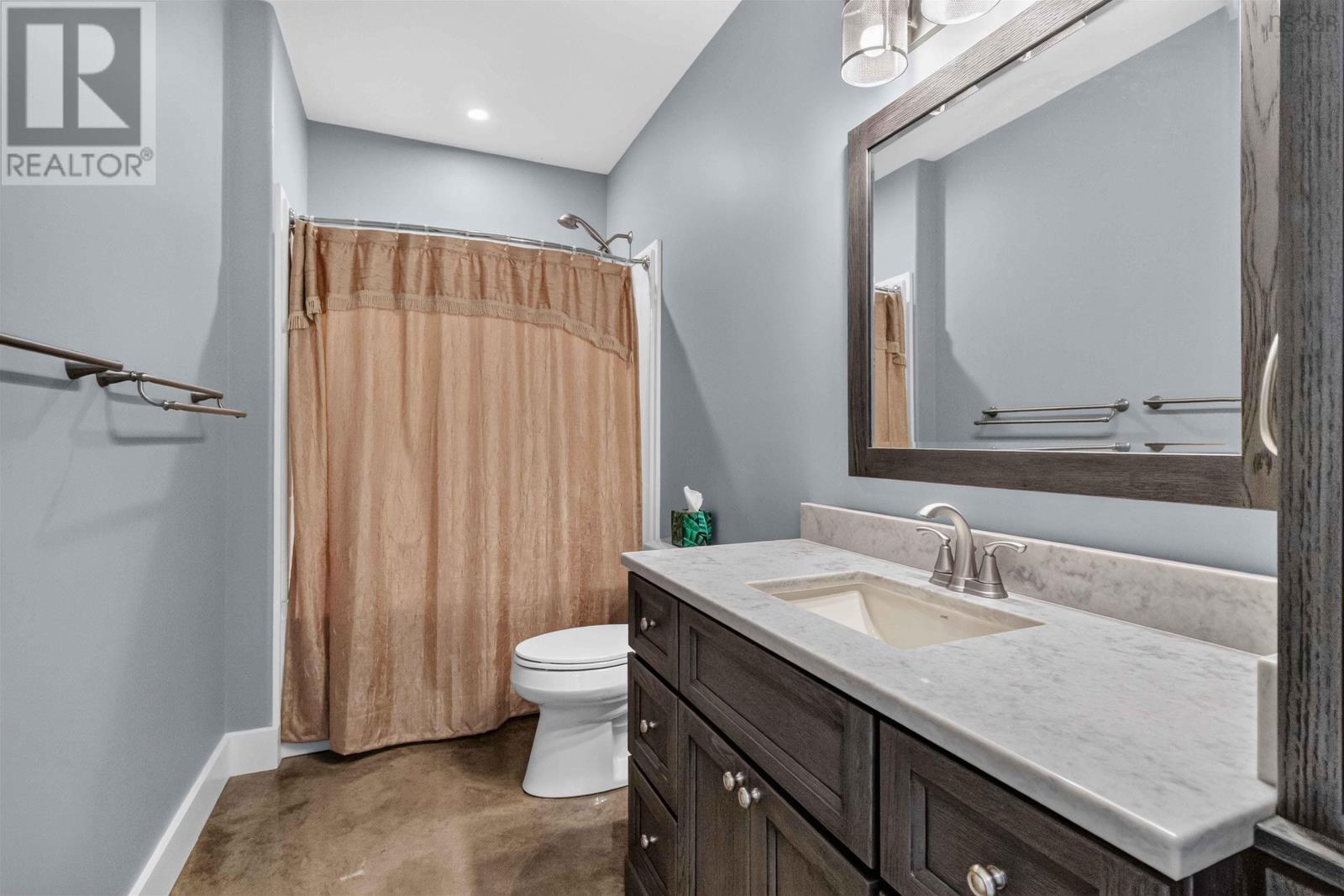 Property 37 of 51 of 170 Edgewater Drive