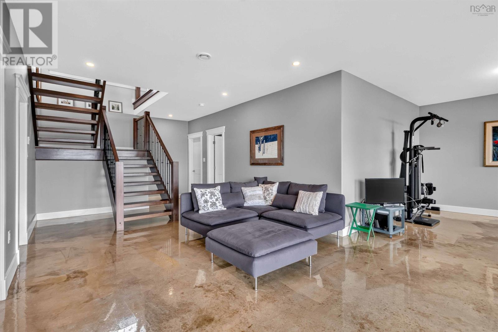 Property 32 of 51 of 170 Edgewater Drive