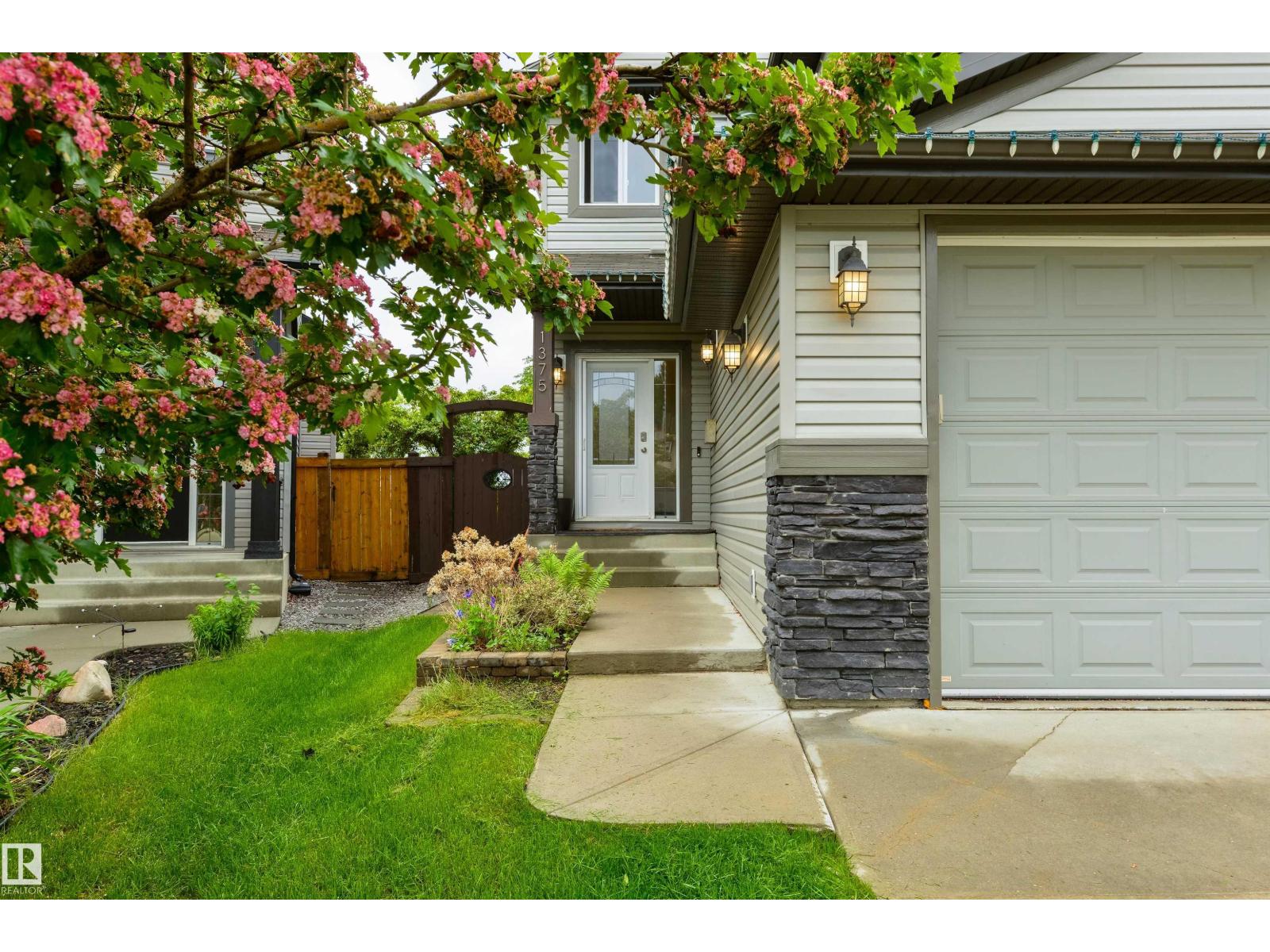 1375 113 ST SW, Rutherford (Edmonton), Edmonton photo 4