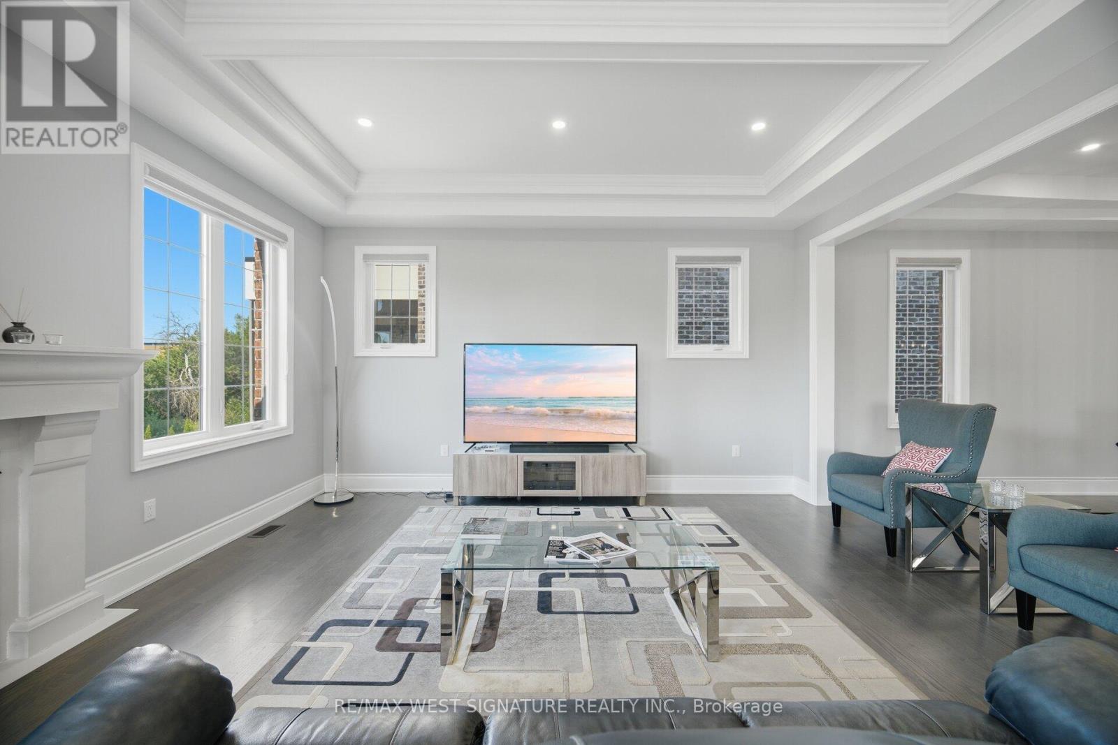 56 SIR HENRY COURT - 14