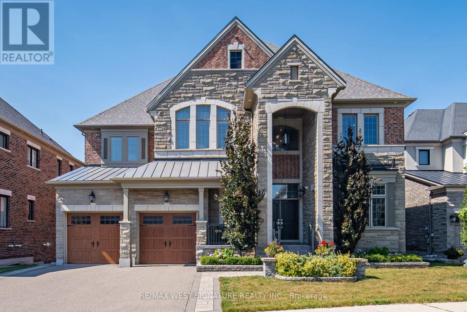 56 SIR HENRY COURT - 1