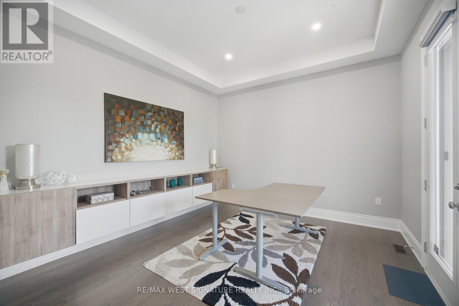56 SIR HENRY COURT - 20