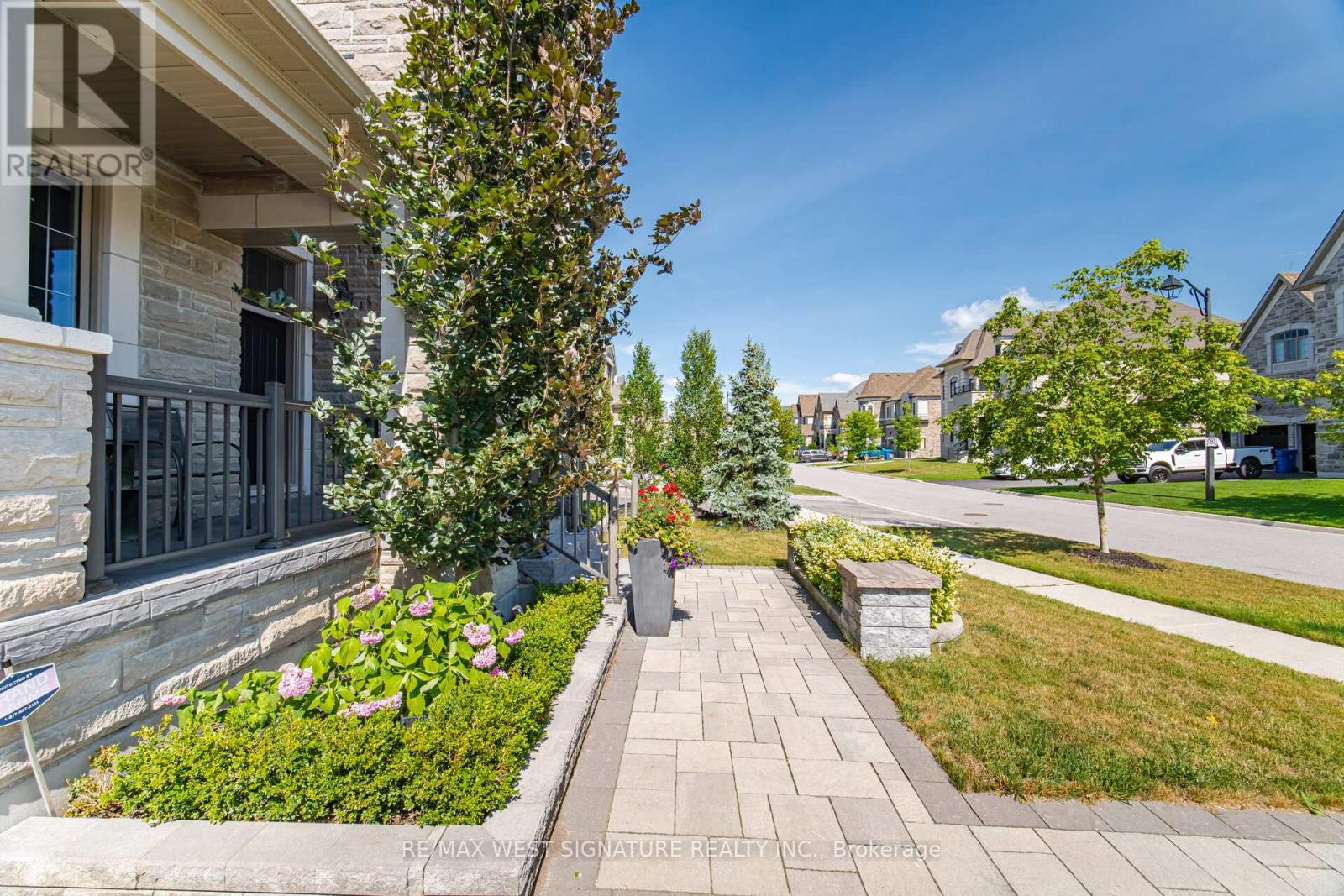 56 SIR HENRY COURT - 2