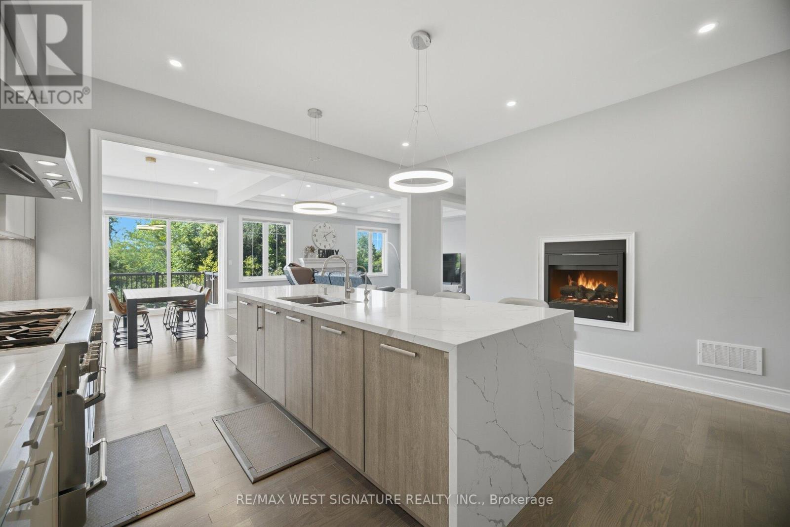 56 SIR HENRY COURT - 7