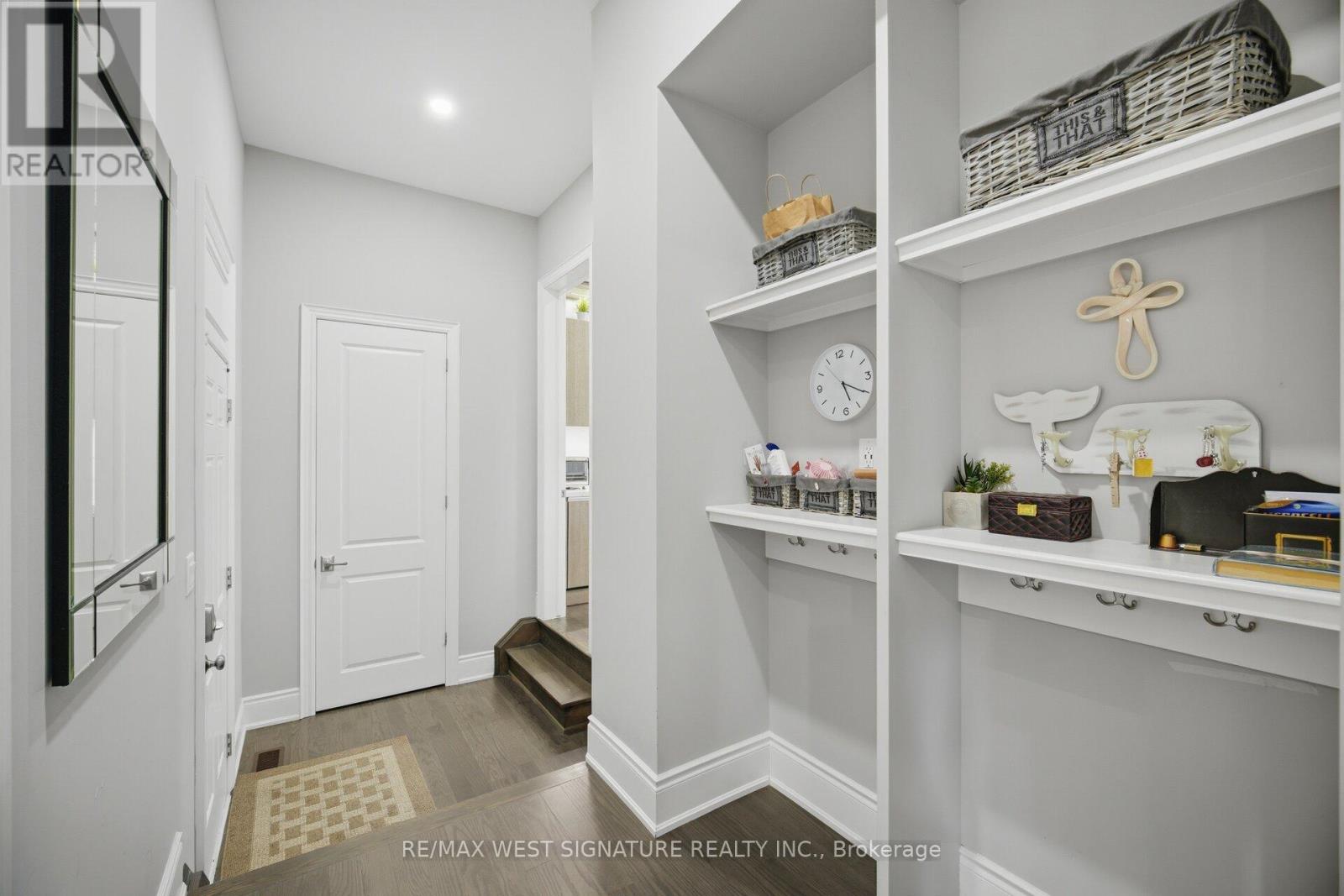 56 SIR HENRY COURT - 23