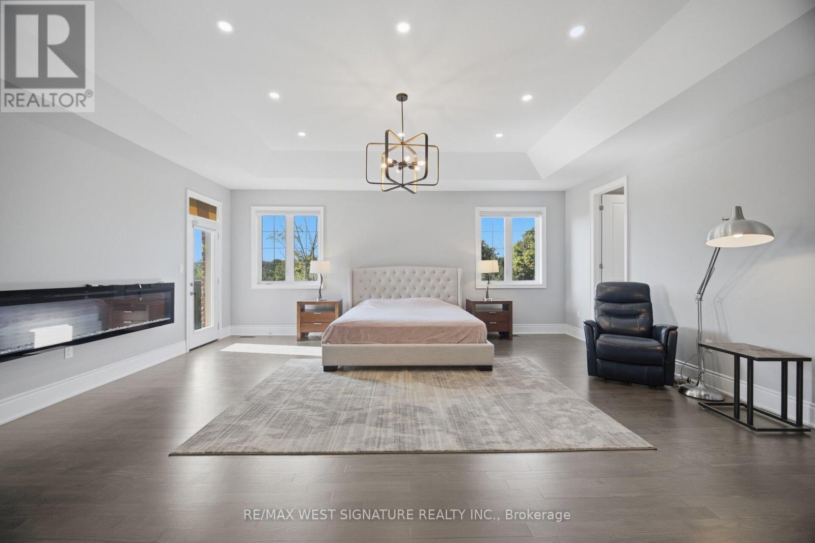 56 SIR HENRY COURT - 27