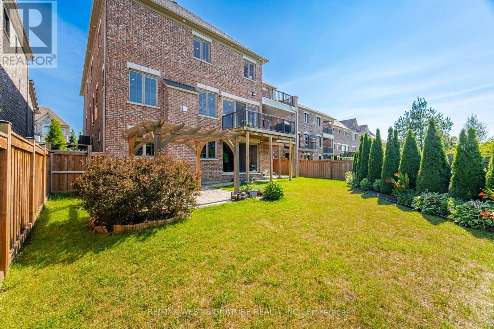 56 SIR HENRY COURT - 41