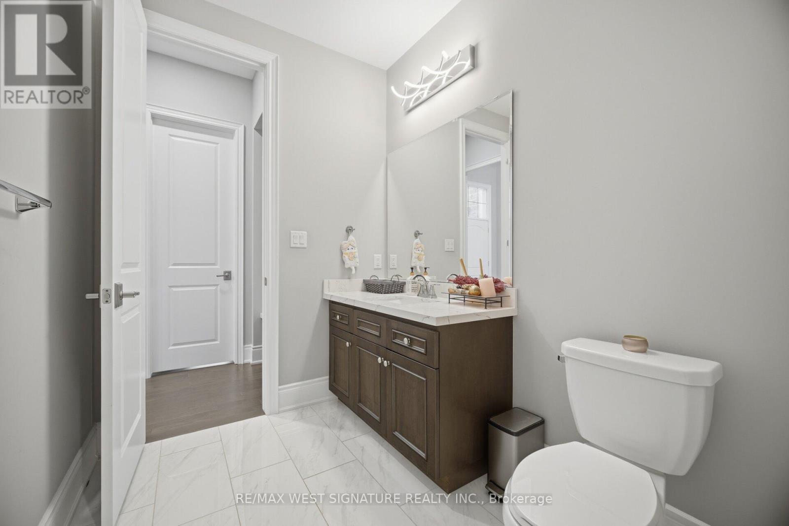 56 SIR HENRY COURT - 24