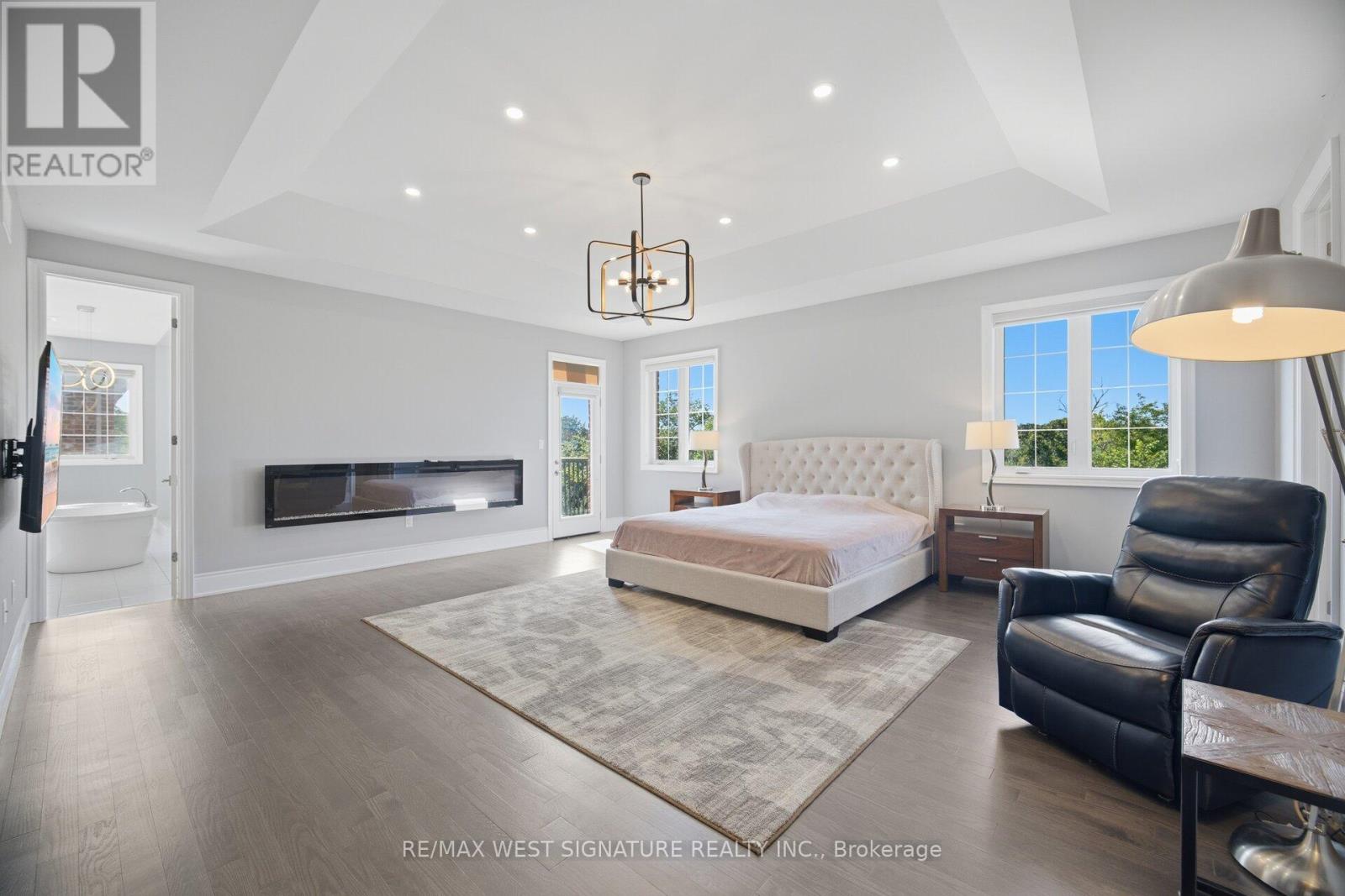 56 SIR HENRY COURT - 28