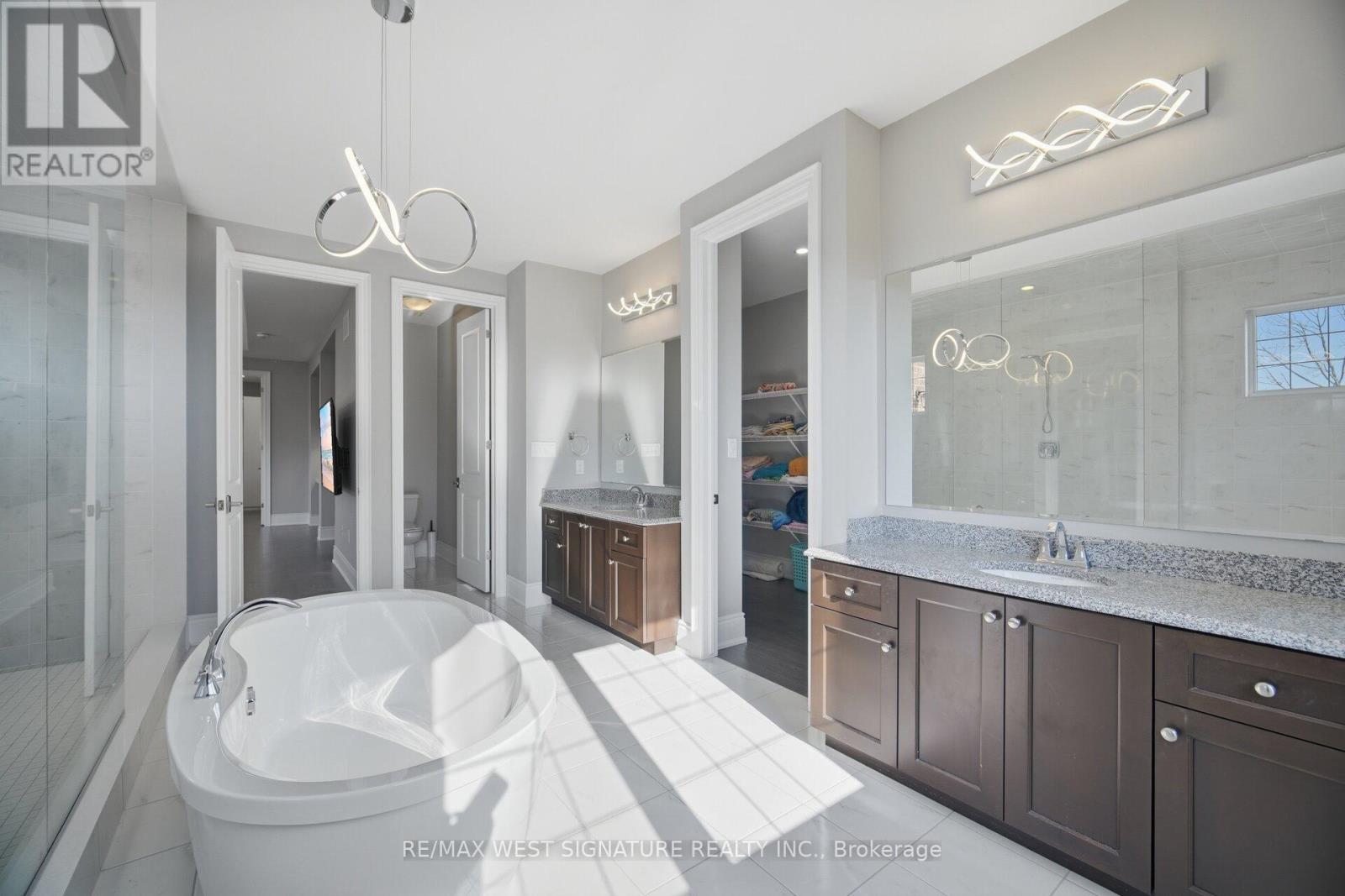 56 SIR HENRY COURT - 29