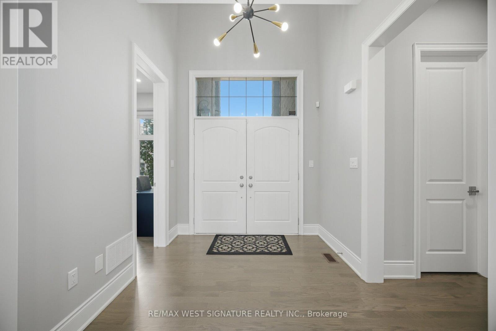 56 SIR HENRY COURT - 4