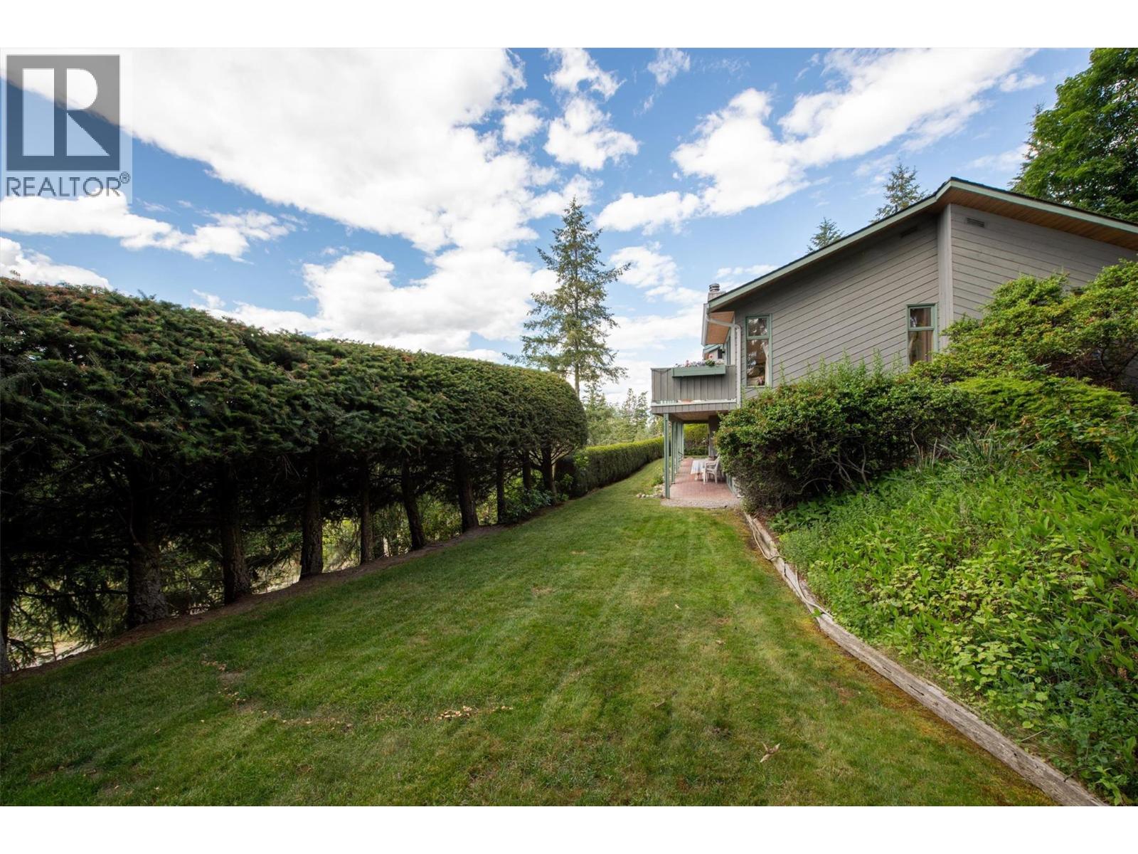  424 Edgemont Court, Kelowna