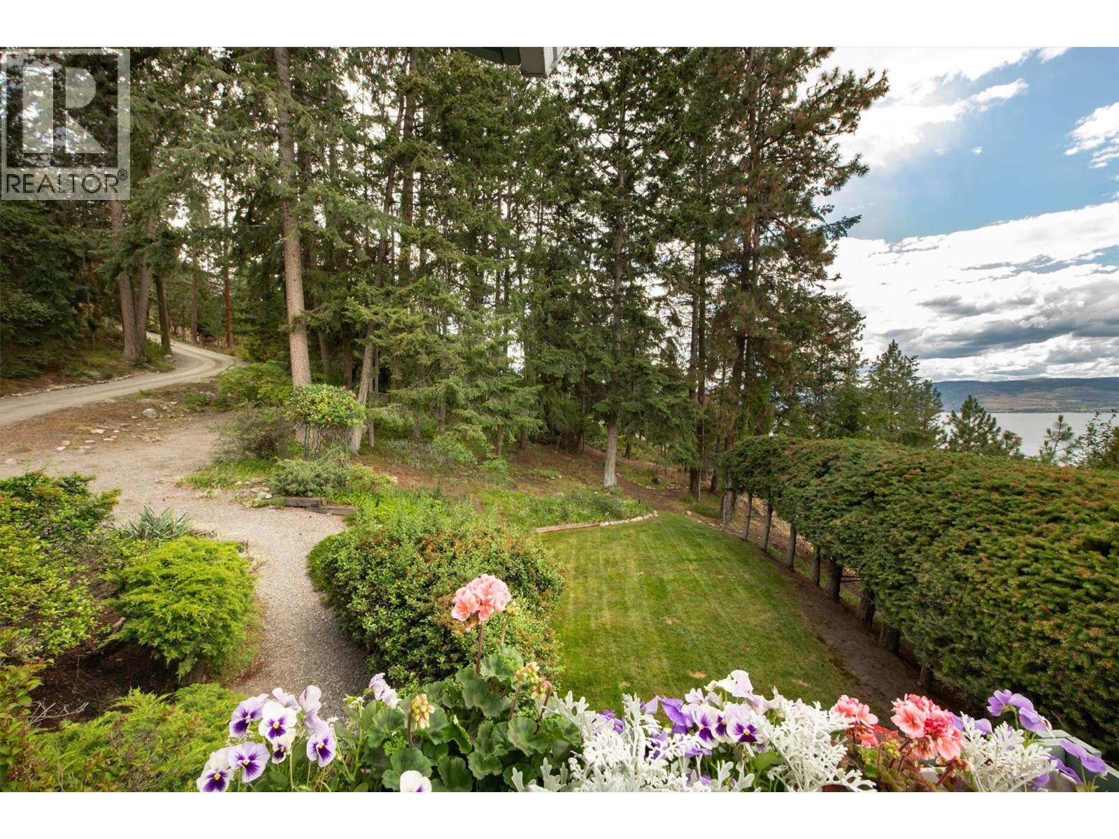  424 Edgemont Court, Kelowna