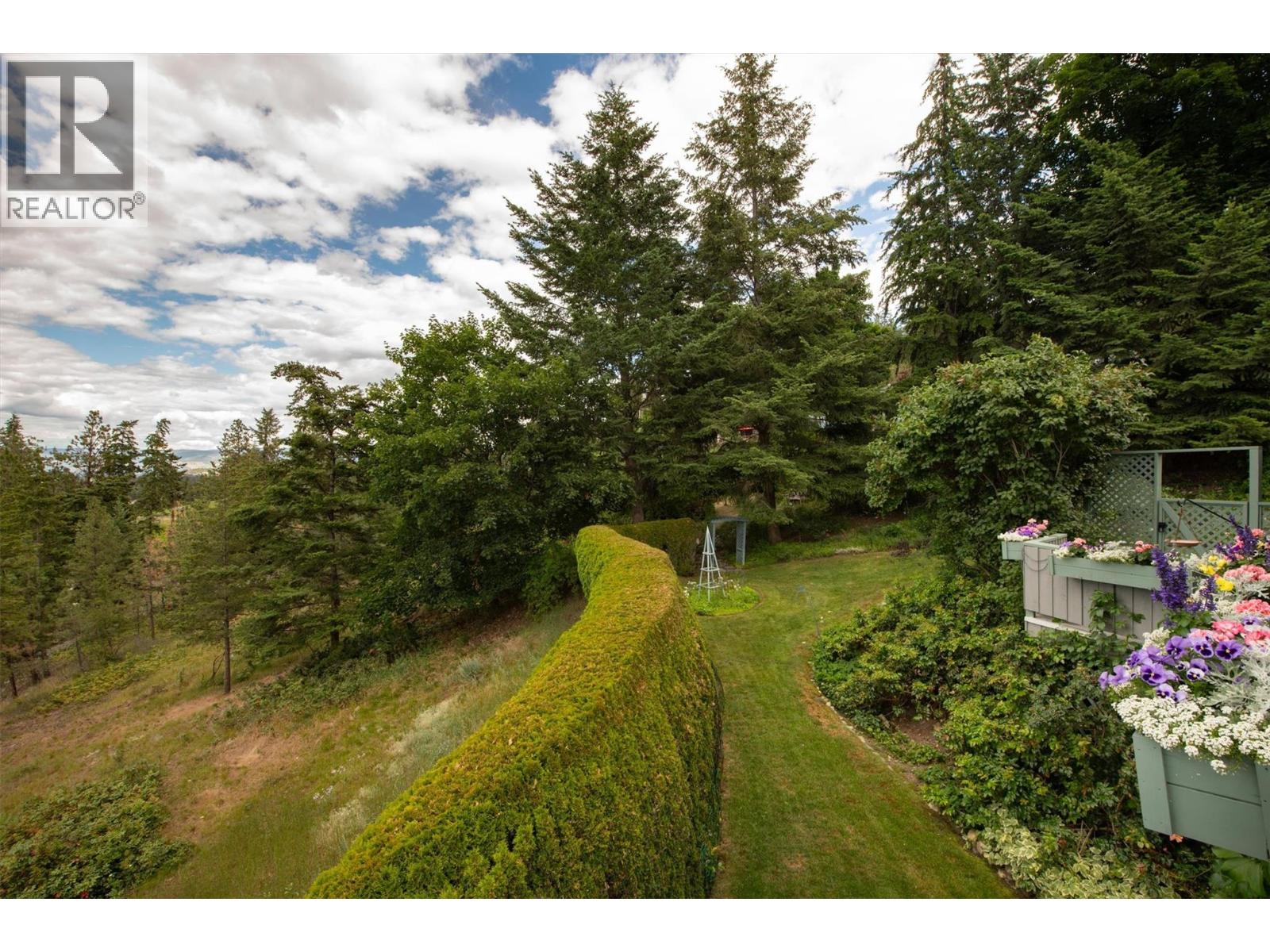  424 Edgemont Court, Kelowna