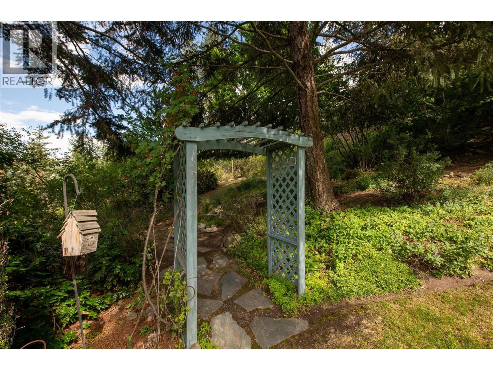  424 Edgemont Court, Kelowna