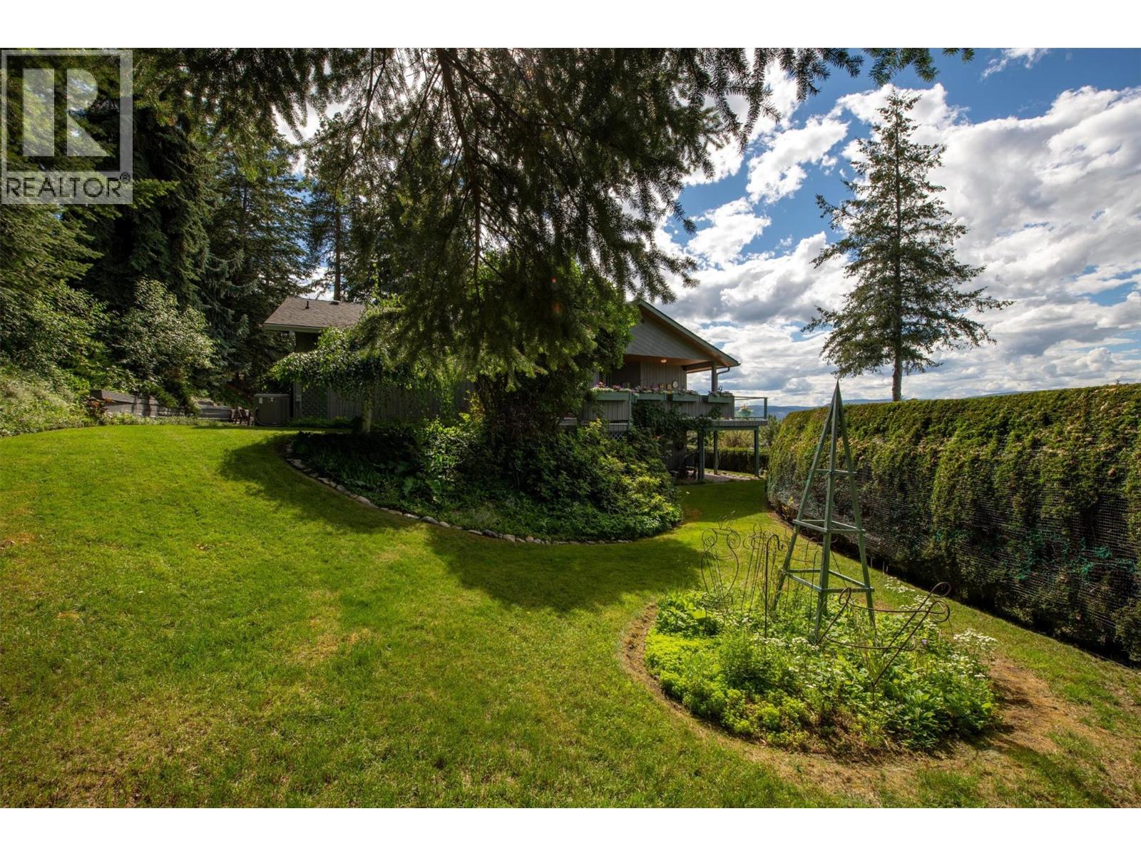 424 Edgemont Court, Kelowna