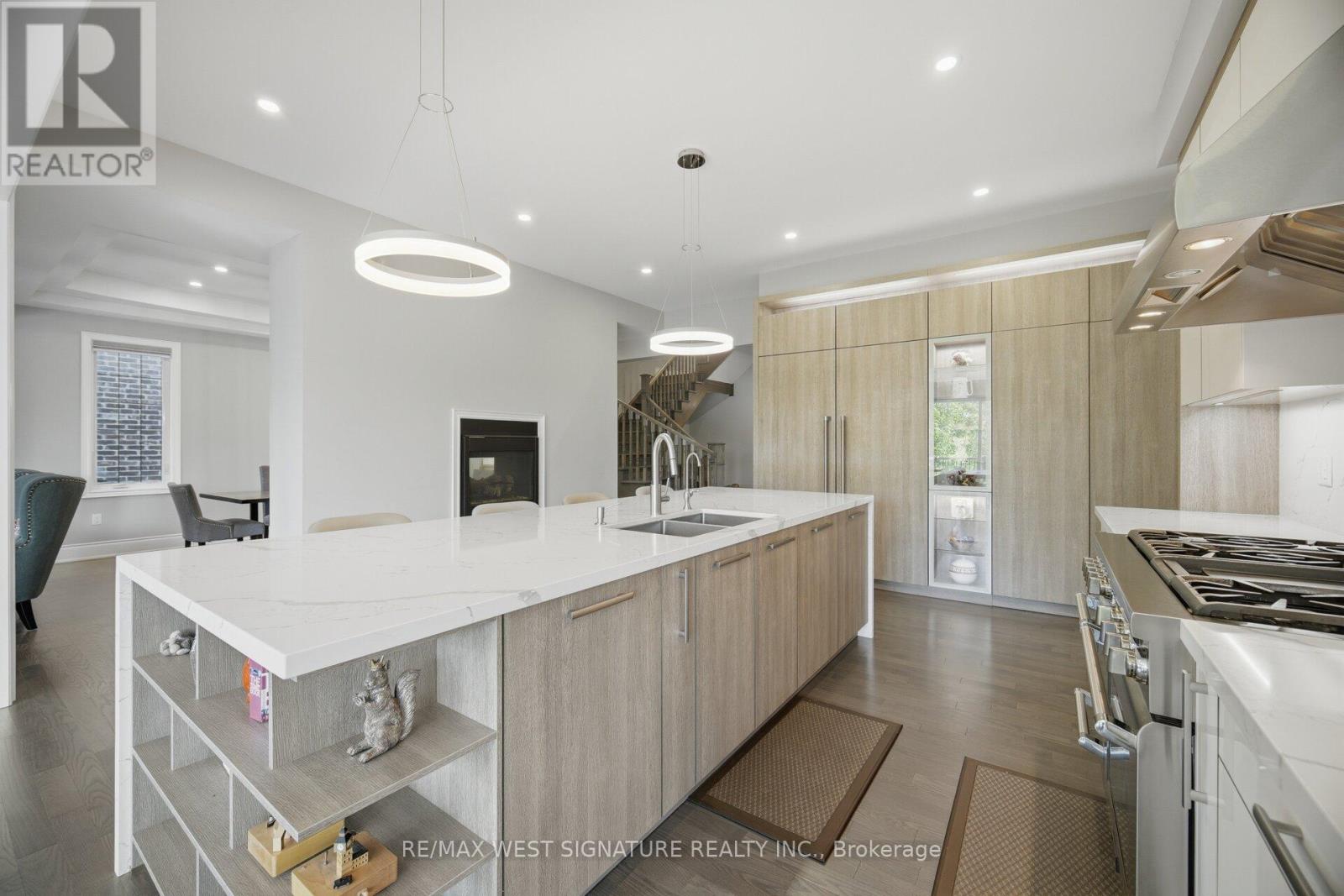 56 SIR HENRY COURT - 6