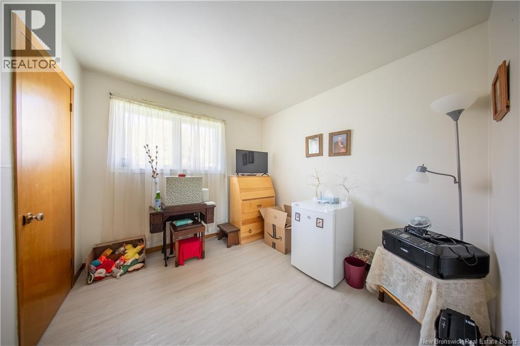 2 Manchester Crescent - 12