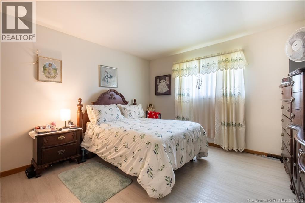 2 Manchester Crescent - 7