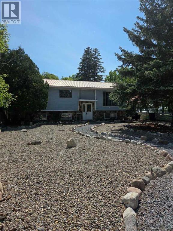 40 Charlesworth Crescent E - 44