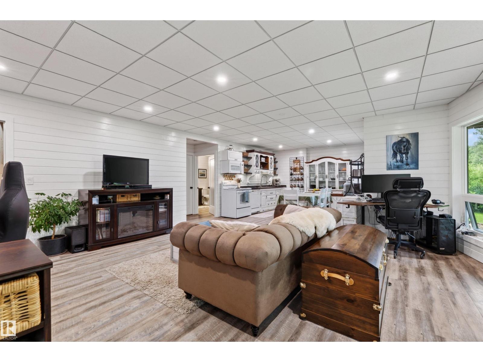 59122 RGE ROAD 233 - 44