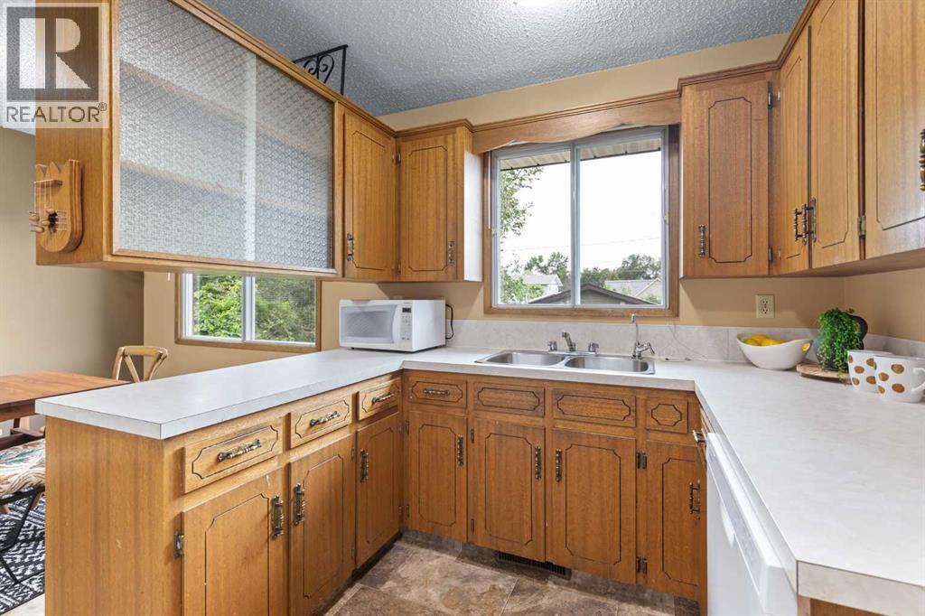 447 8 Street SE - 9