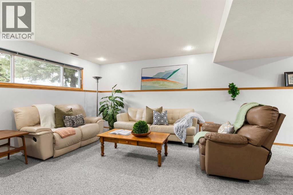 447 8 Street SE - 27
