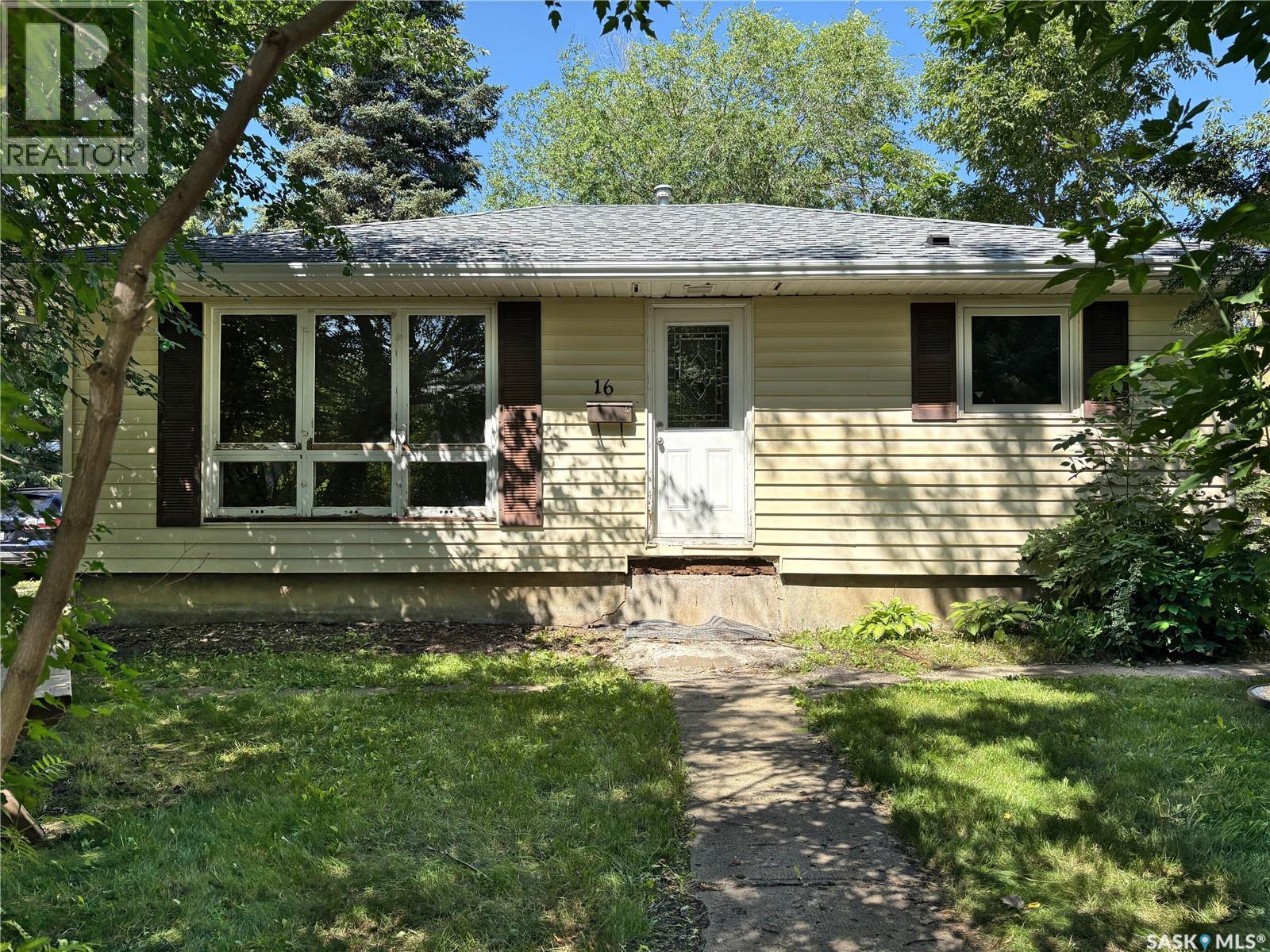 16 29th STREET E - 1