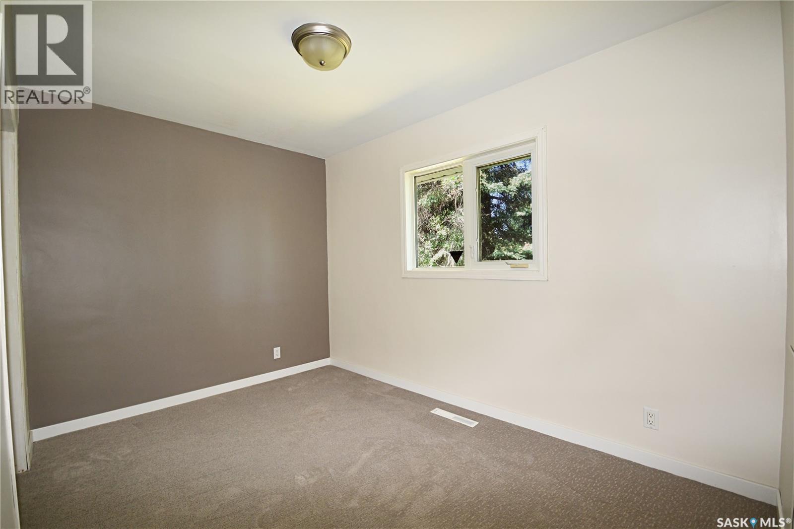 16 29th STREET E - 10
