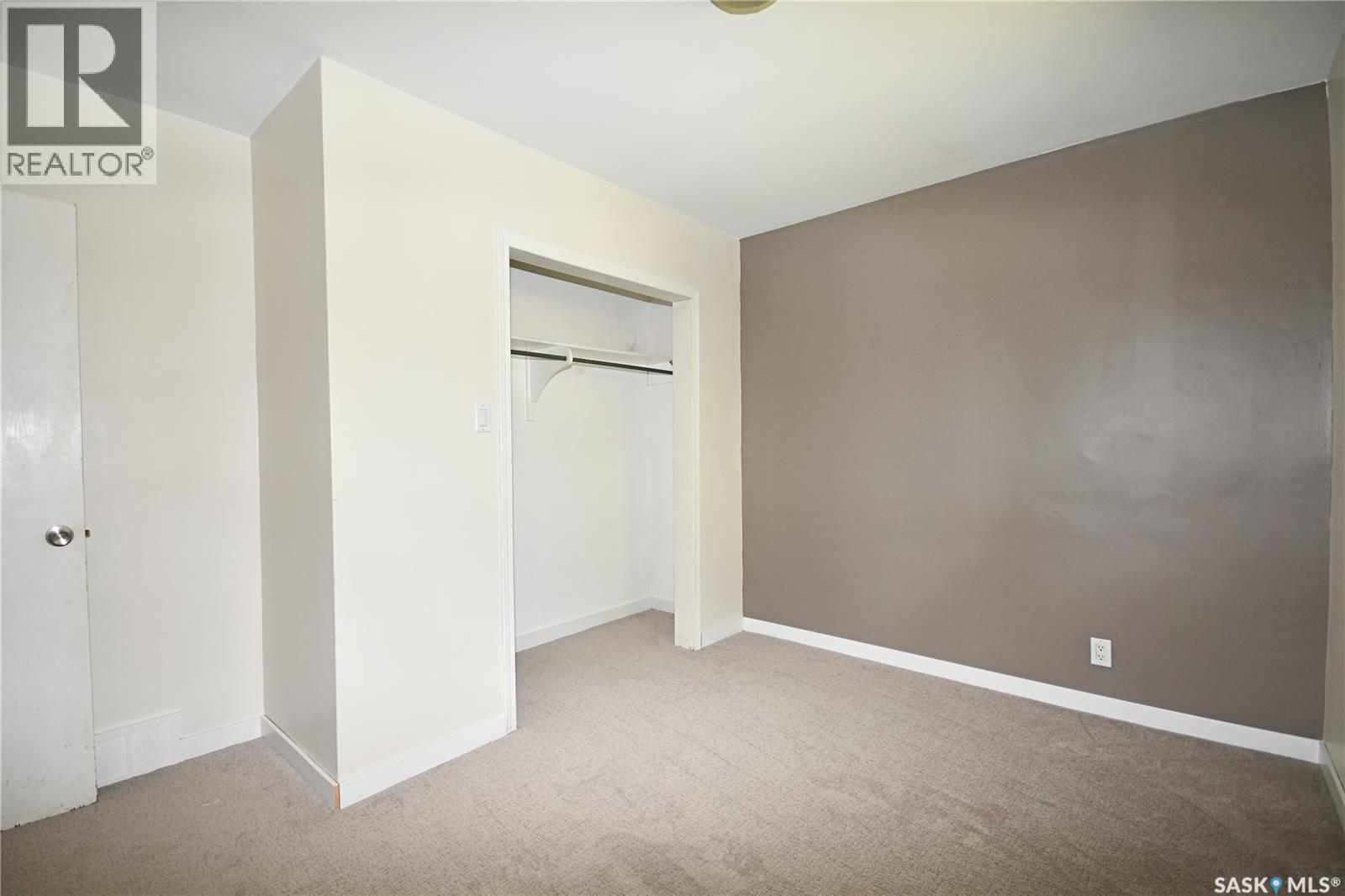 16 29th STREET E - 11