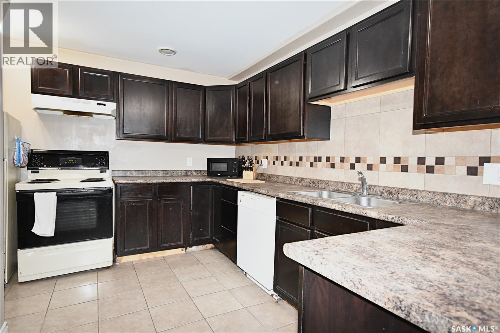 16 29th STREET E - Image 14