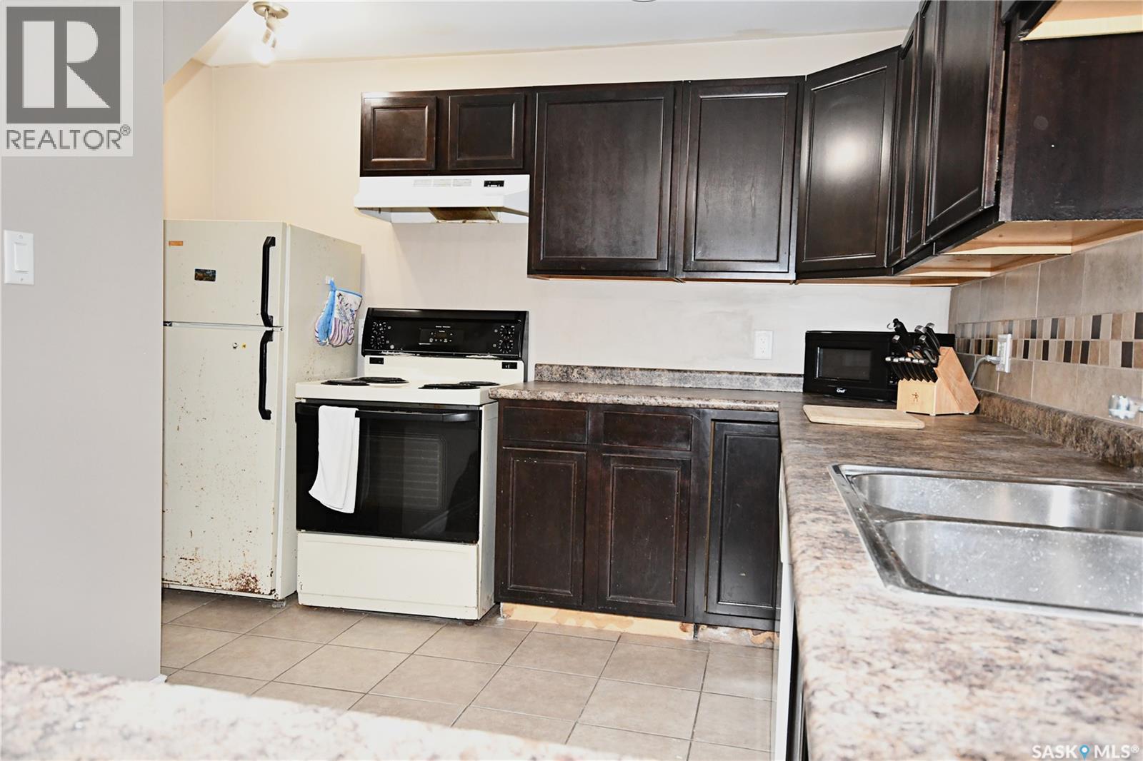 16 29th STREET E - 15