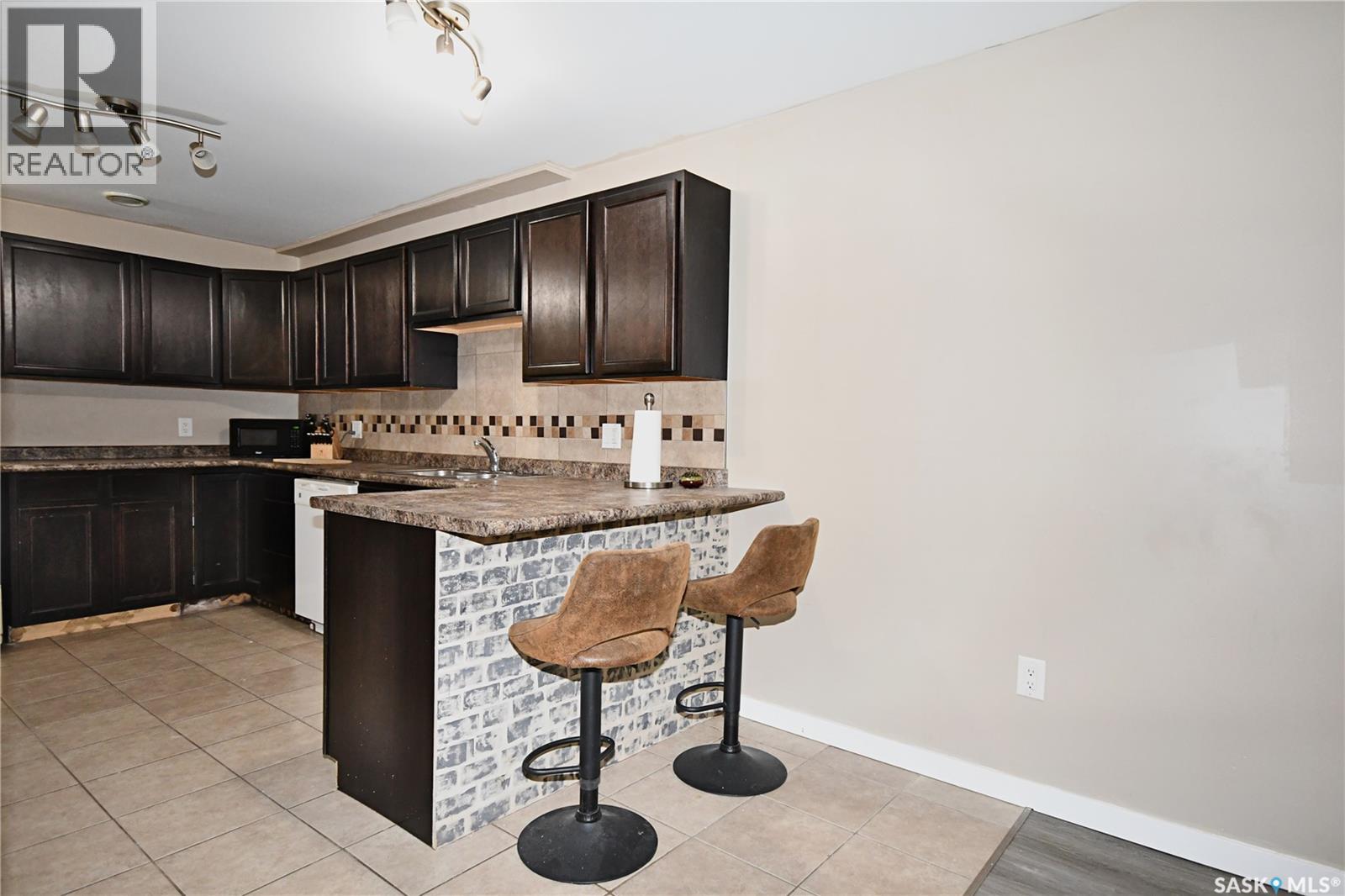 16 29th STREET E - Image 16