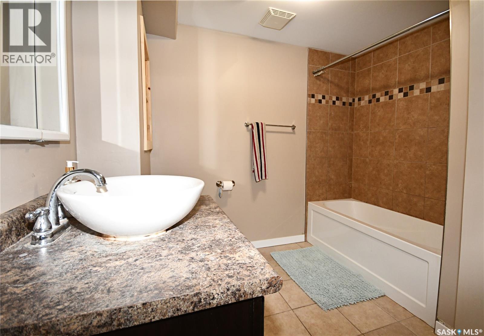 16 29th STREET E - 23