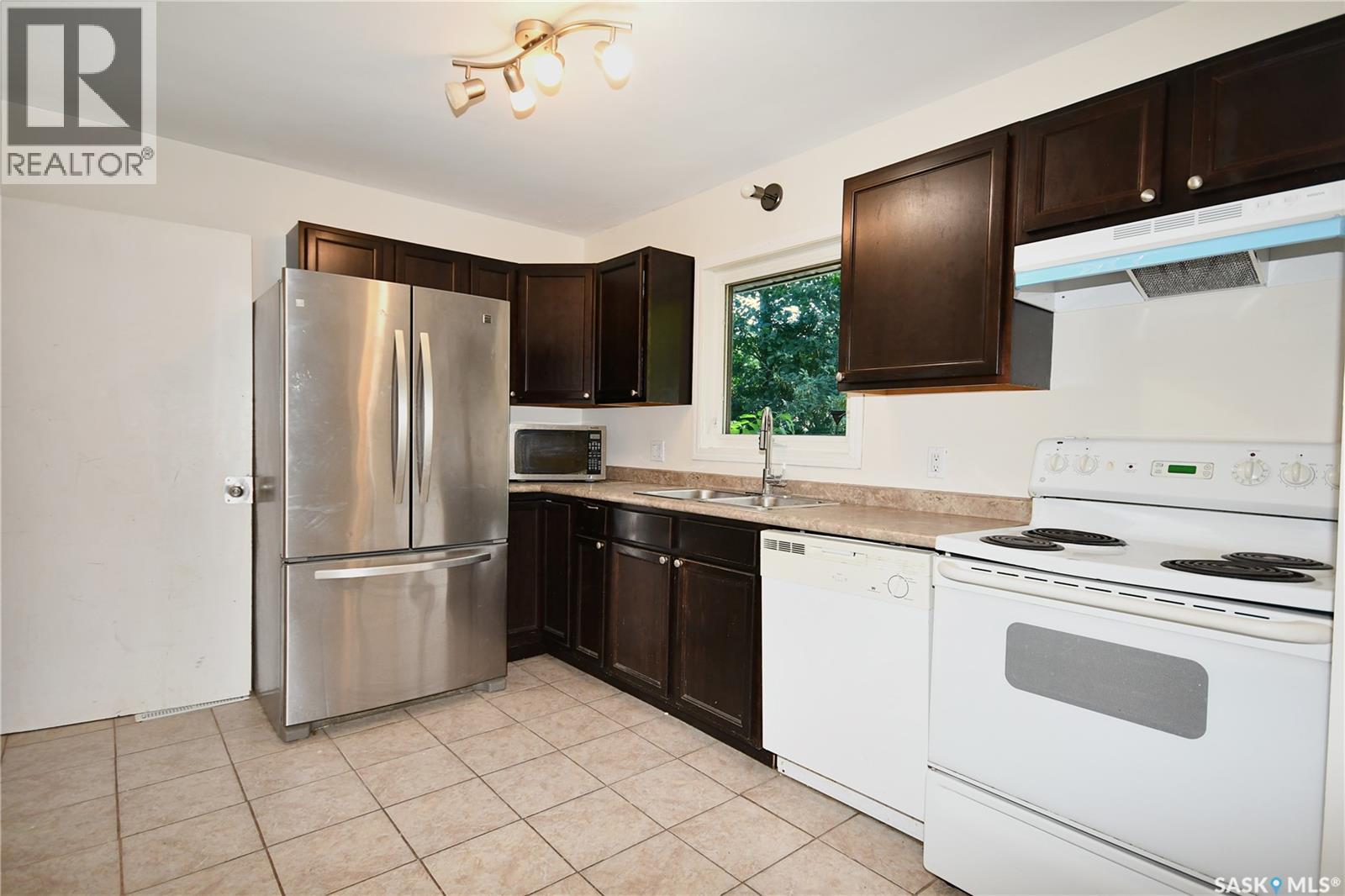 16 29th STREET E - Image 6