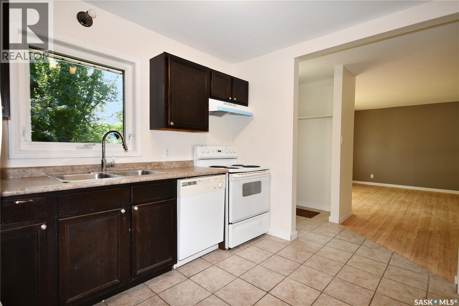 16 29th STREET E - Image 7