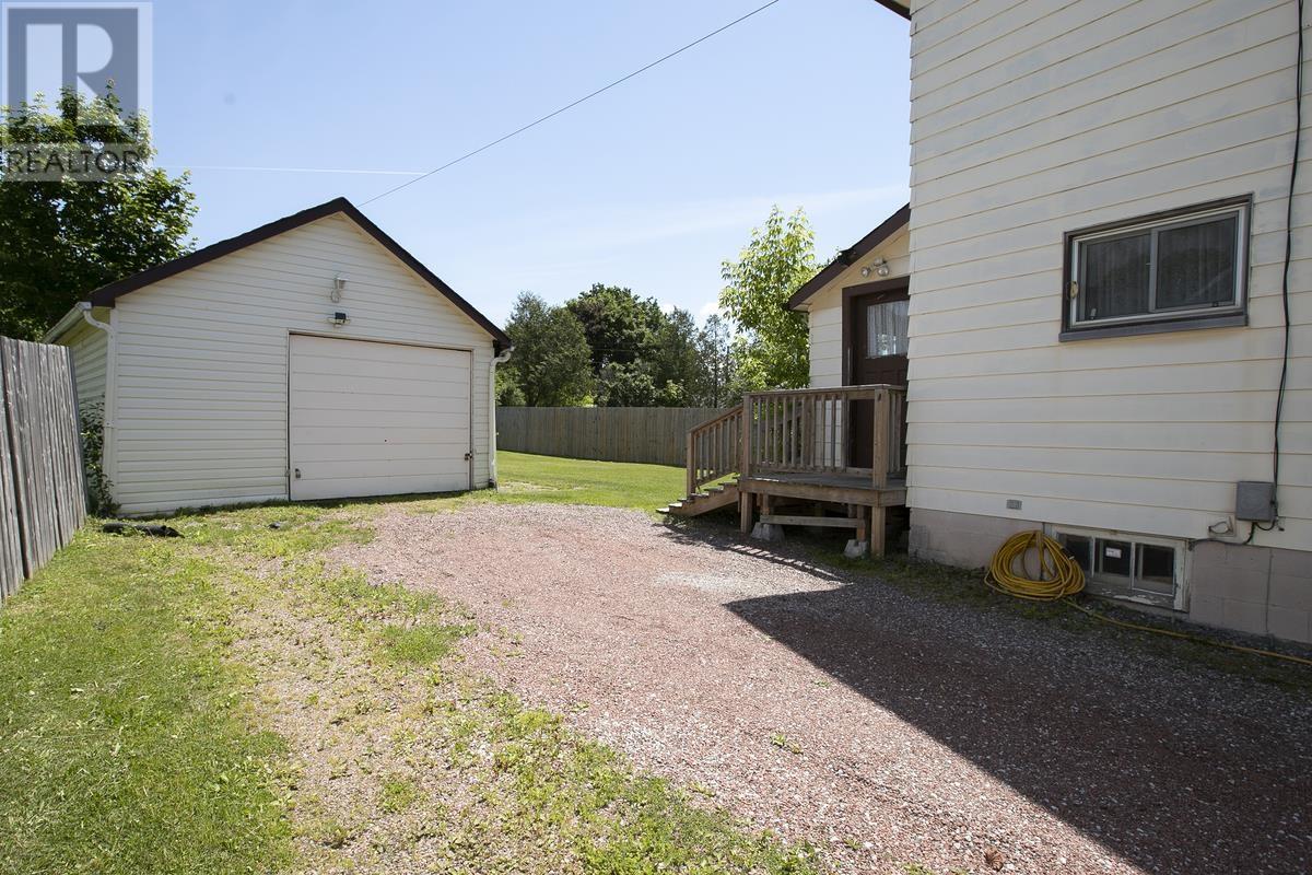 458 North ST - 3