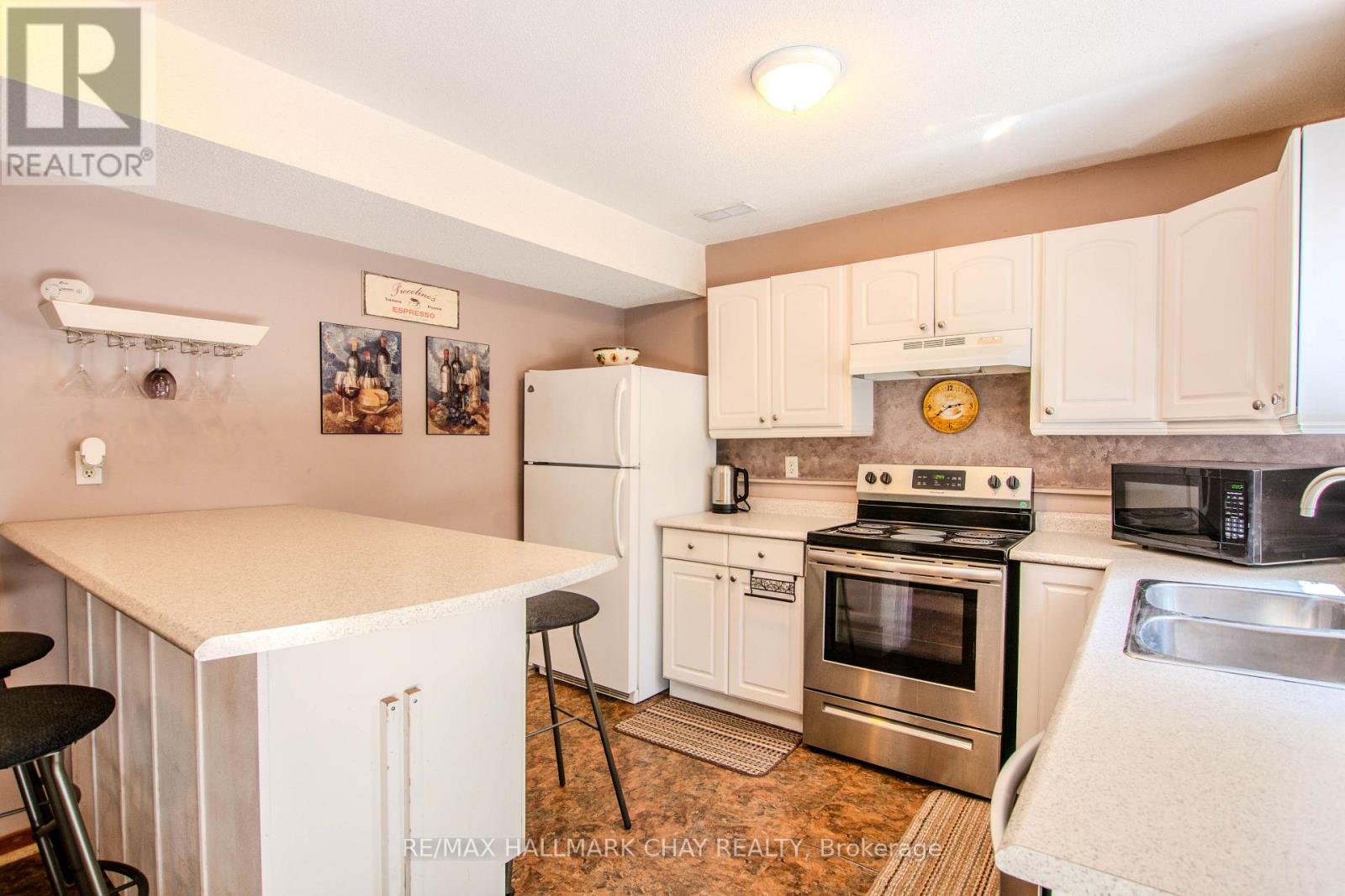 94 SANDRINGHAM DRIVE - 23