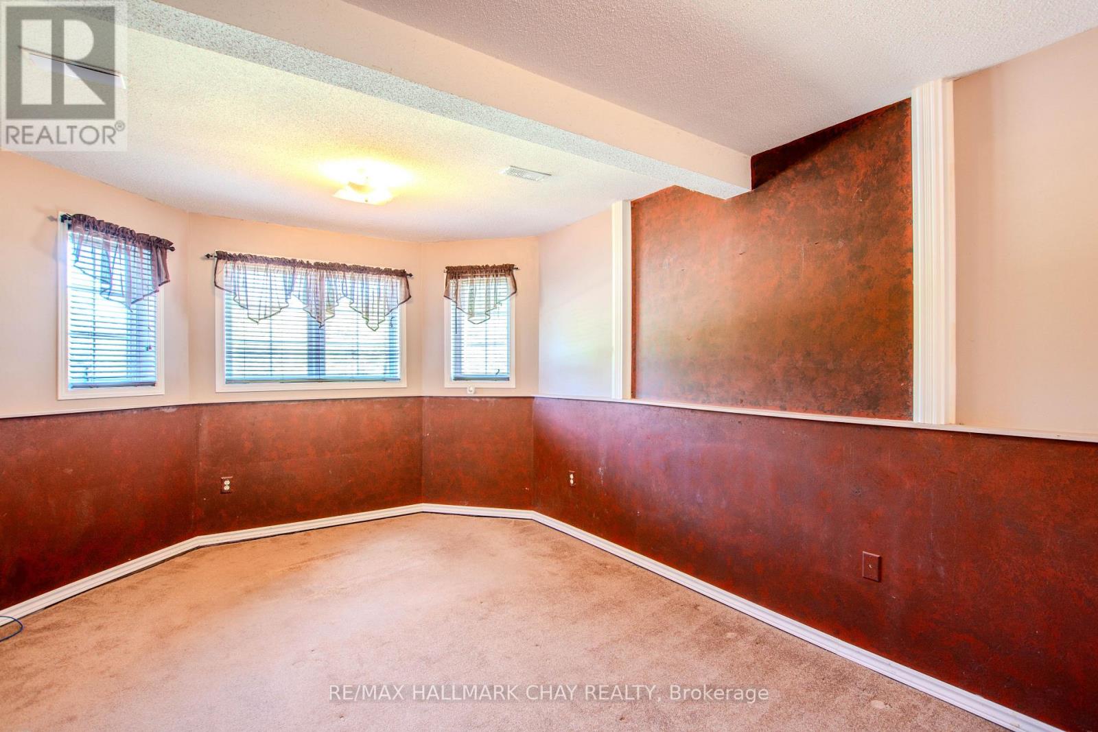 94 SANDRINGHAM DRIVE - 29