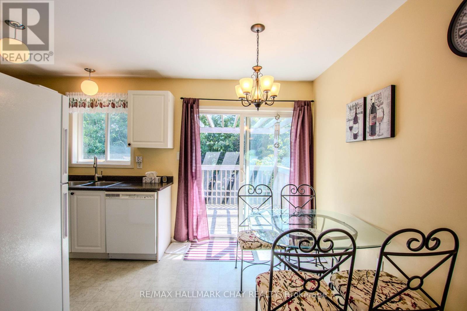 94 SANDRINGHAM DRIVE - 8