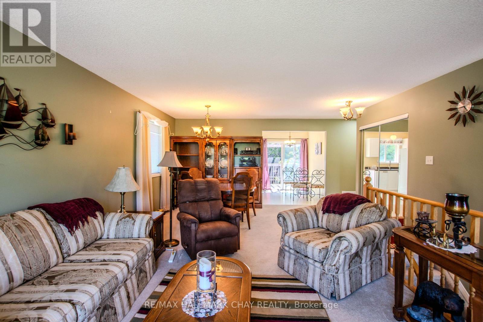 94 SANDRINGHAM DRIVE - 14