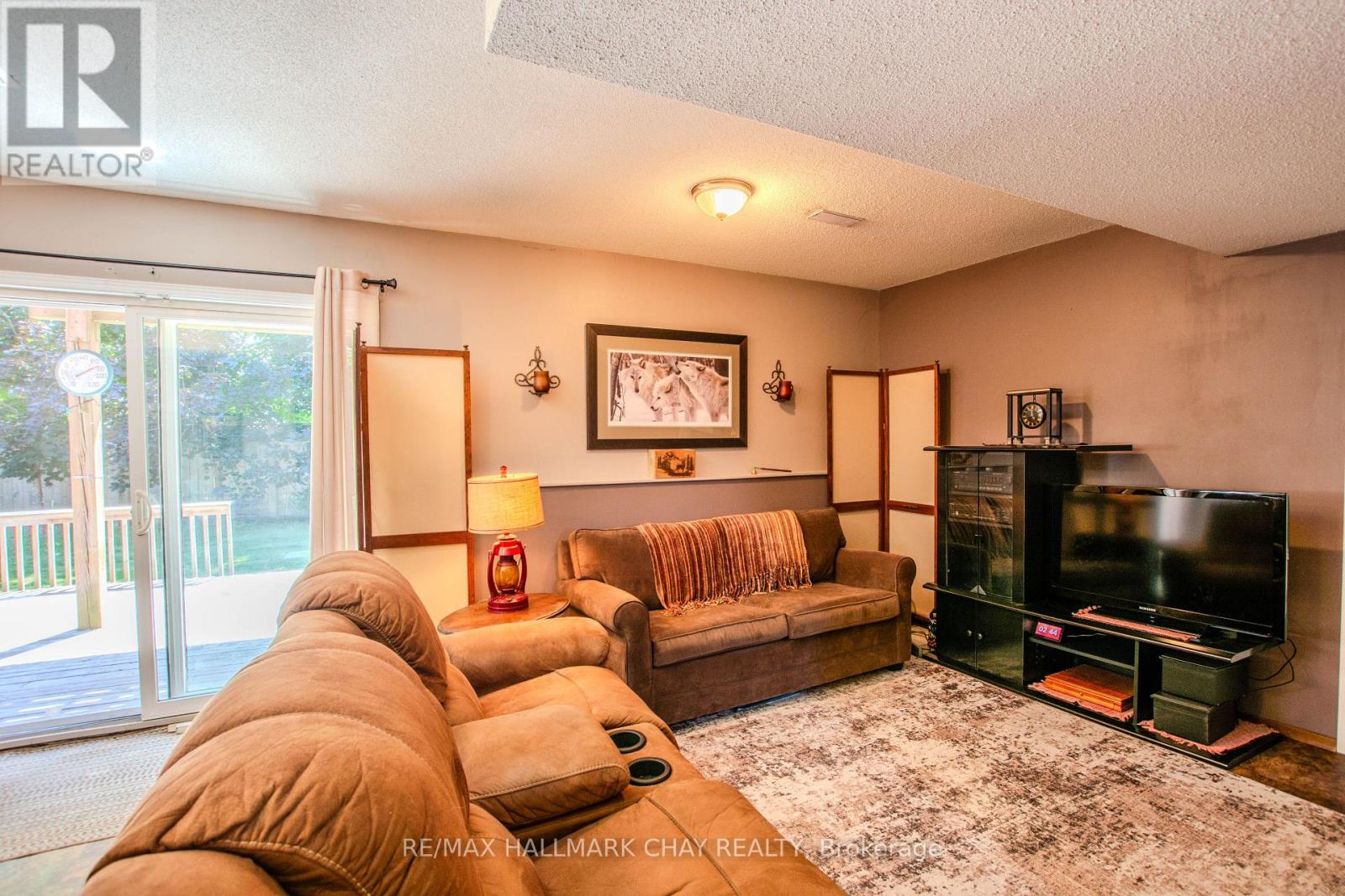 94 SANDRINGHAM DRIVE - 22